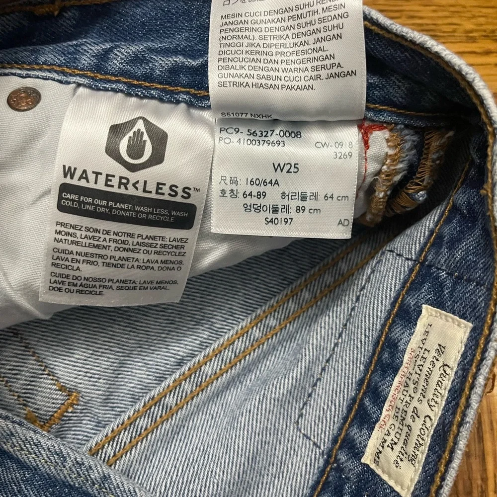 Levi’s - Picture 7 of 7